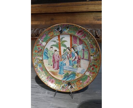 FIVE CHINESE PORCELAIN PLATES