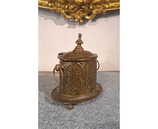 BRASS ESSENCE HOLDER, FIRST HALF OF THE 17TH CENTURY