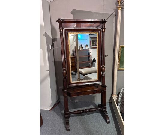 Psyche floor mirror in walnut, early 19th century