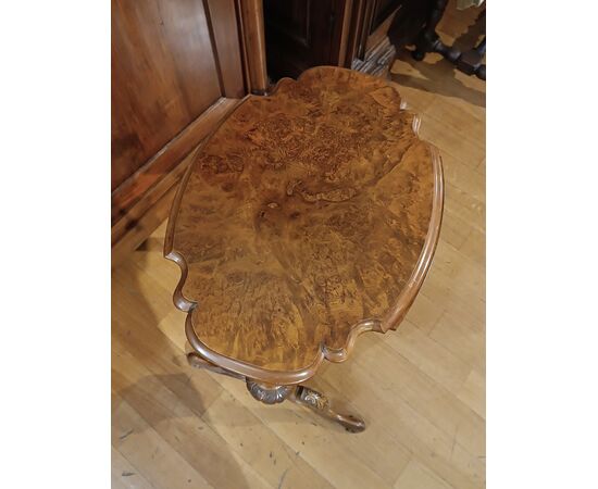 CARVED WALNUT TABLE EARLY 19TH CENTURY
