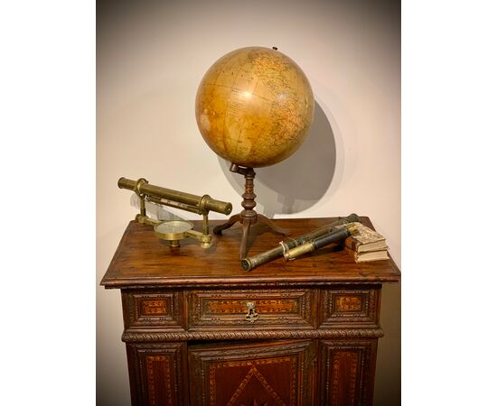 EARLY 20TH CENTURY TABLE GLOBE