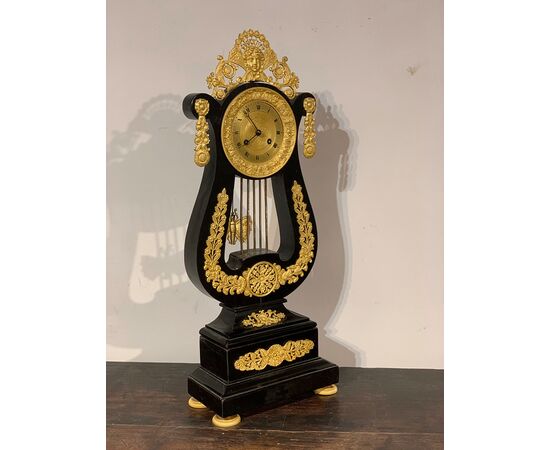 Neoclassical lyre clock from the late 18th century