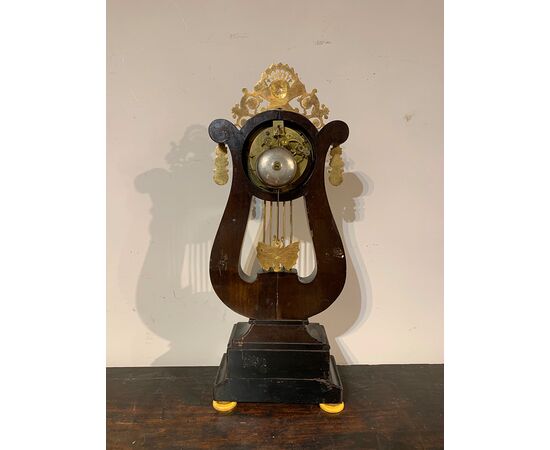 Neoclassical lyre clock from the late 18th century