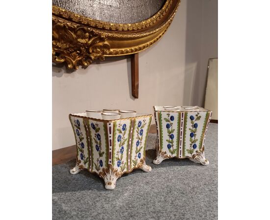 PAIR OF POLYCHROME PORCELAIN FLOWER HOLDERS FIRST 19TH CENTURY