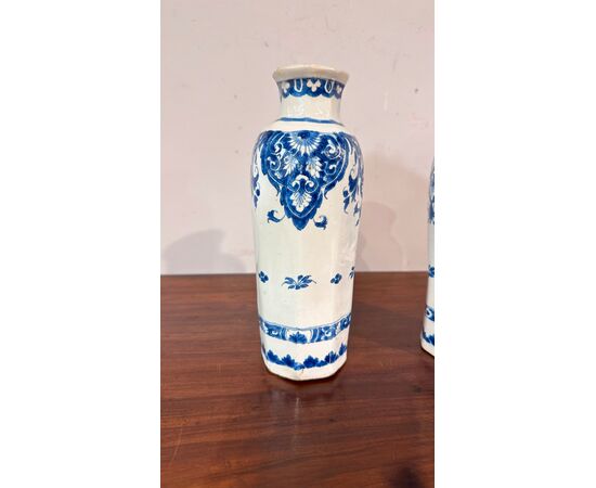 PAIR OF GINORI VASES 18TH CENTURY