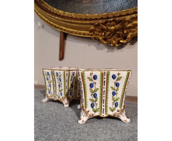 PAIR OF POLYCHROME PORCELAIN FLOWER HOLDERS FIRST 19TH CENTURY