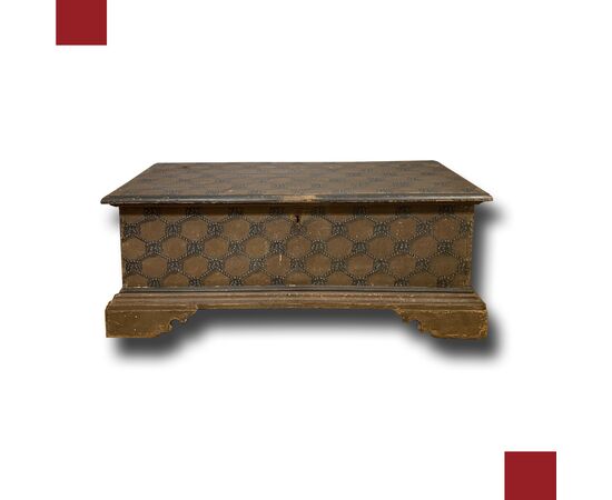 Wooden chest painted in the first half of the 18th century