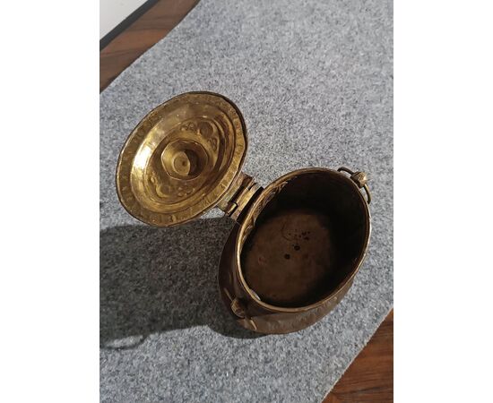 BRASS ESSENCE HOLDER, FIRST HALF OF THE 17TH CENTURY