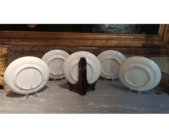 FIVE CHINESE PORCELAIN PLATES