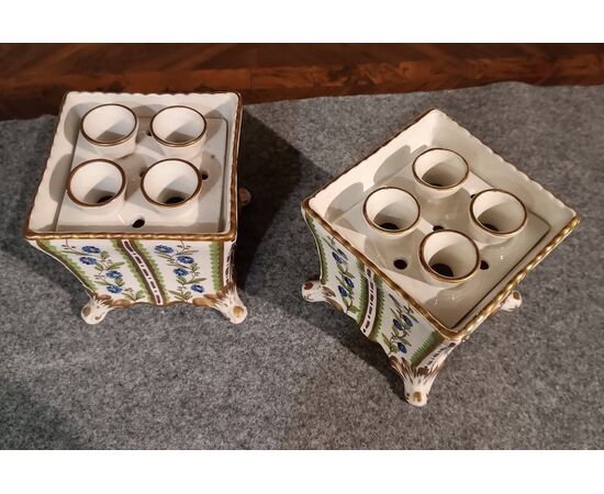 PAIR OF POLYCHROME PORCELAIN FLOWER HOLDERS FIRST 19TH CENTURY