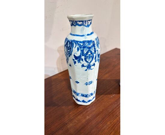 PAIR OF GINORI VASES 18TH CENTURY