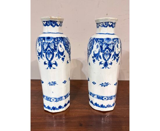 PAIR OF GINORI VASES 18TH CENTURY