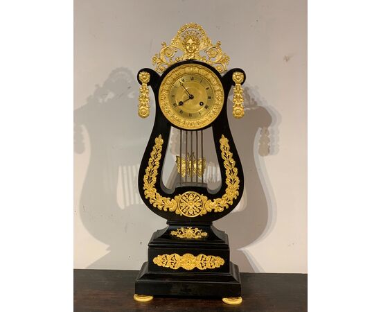 Neoclassical lyre clock from the late 18th century