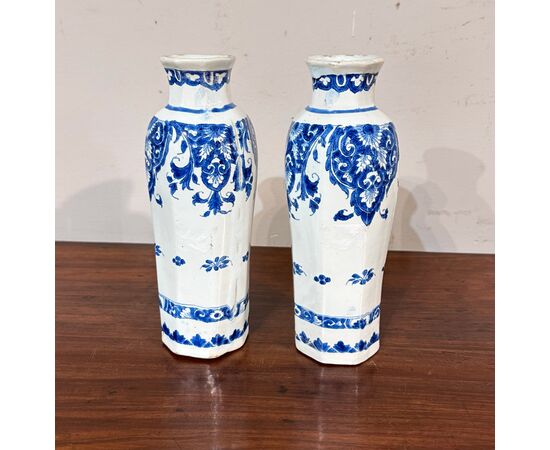 PAIR OF GINORI VASES 18TH CENTURY