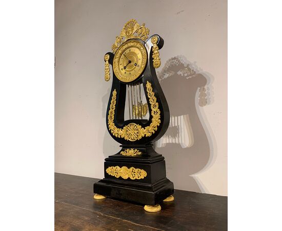 Neoclassical lyre clock from the late 18th century