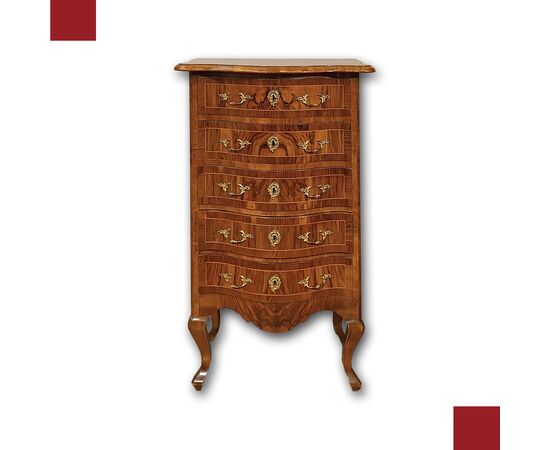 SMALL WALNUT CHEST OF DRAWERS, FIRST HALF OF THE 19TH CENTURY