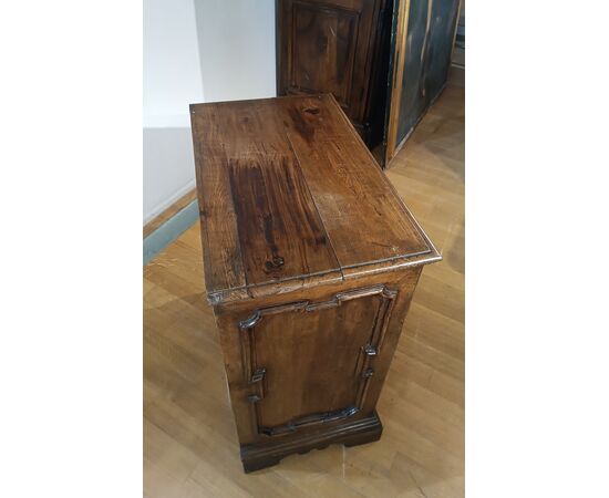 SMALL LOUIS XIV WALNUT CHEST OF DRAWERS, LATE 17TH CENTURY