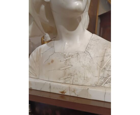 MARBLE BUST OF JOAN OF ARC, FIRST HALF OF THE 19TH CENTURY