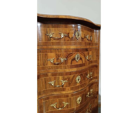 SMALL WALNUT CHEST OF DRAWERS, FIRST HALF OF THE 19TH CENTURY