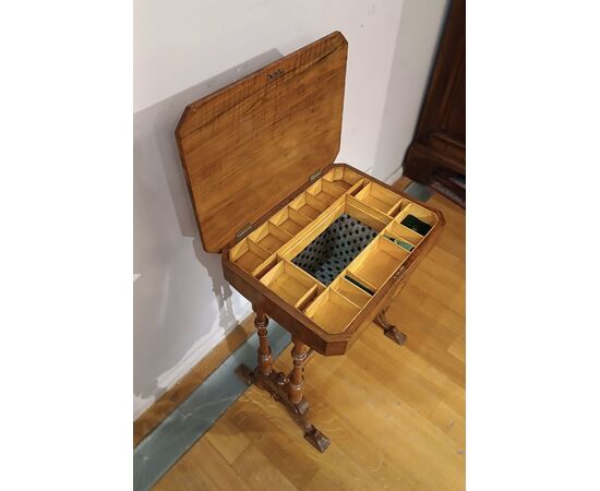 WALNUT WORK TABLE FIRST HALF 19TH CENTURY