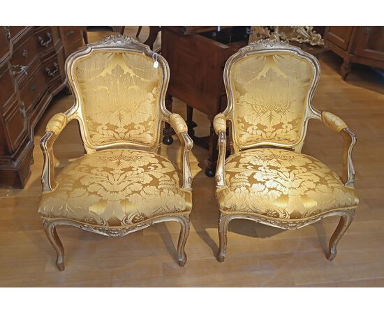 PAIR OF GILDED ARMCHAIRS IN 18TH CENTURY STYLE
