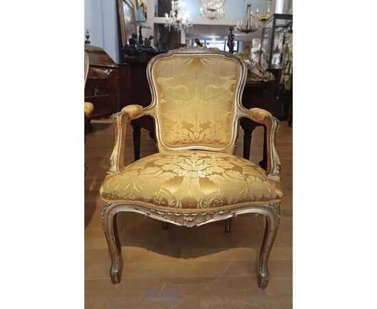 PAIR OF GILDED ARMCHAIRS IN 18TH CENTURY STYLE