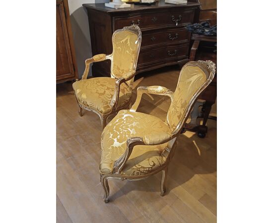 PAIR OF GILDED ARMCHAIRS IN 18TH CENTURY STYLE