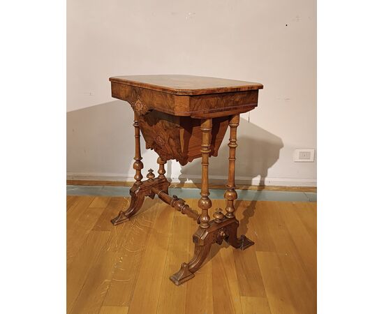 WALNUT WORK TABLE FIRST HALF 19TH CENTURY
