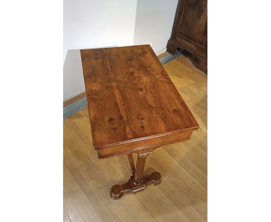 Small walnut table Charles X first 19th century