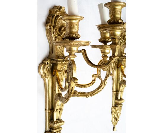 Pair of antique French Napoleon III sconces in finely chiseled gilded bronze. Late 19th century period.