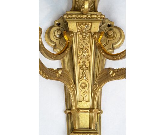 Pair of antique French Napoleon III sconces in finely chiseled gilded bronze. Late 19th century period.