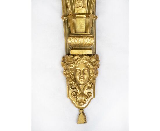 Pair of antique French Napoleon III sconces in finely chiseled gilded bronze. Late 19th century period.