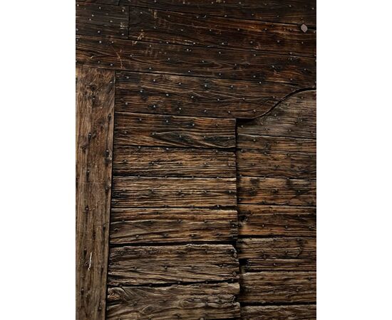 ptn194 large studded door needing restoration with central door. Max. dimensions: L 306 cm x H 367cm.