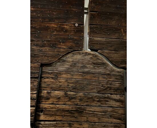 ptn194 large studded door needing restoration with central door. Max. dimensions: L 306 cm x H 367cm.