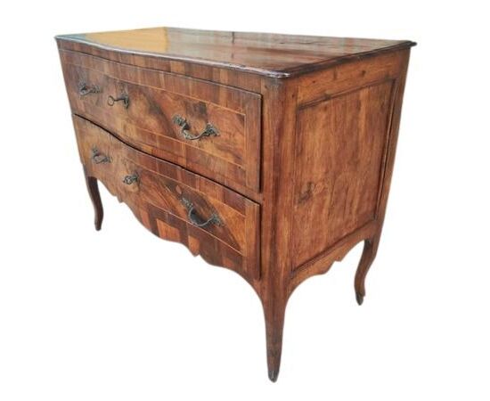 Grazioso ed elegante Cassettone Comoncino Luigi XV Emiliano in noce