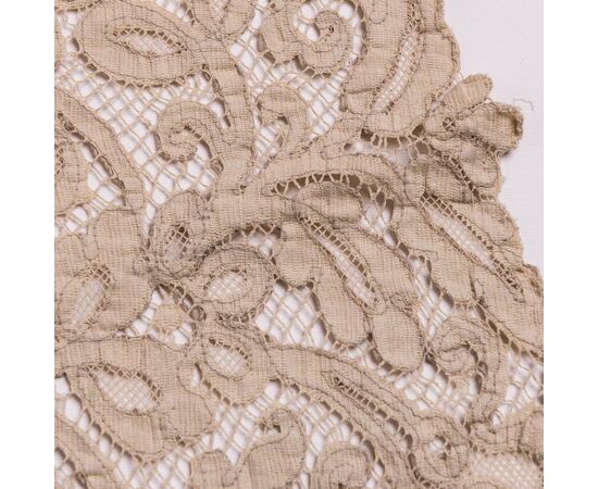 Antique lace collar - B/385 -