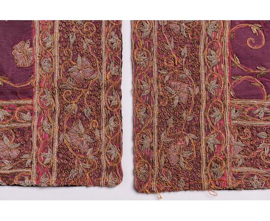 Pair of mauve-colored embroideries - B/265/5-6 -