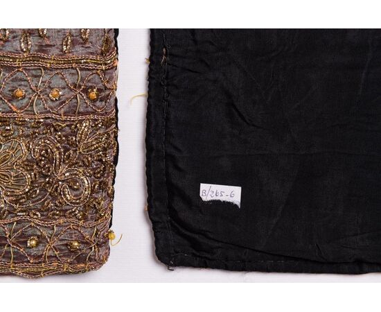 Pair of embroideries on cushions - B/136 -
