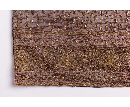 Pair of embroideries on cushions - B/136 -