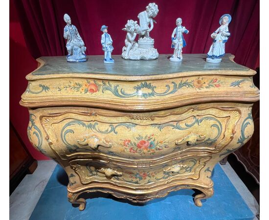 Exceptional lacquered chest of drawers - Venice - 1750 / 1760
