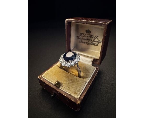 Ring with Sapphire and Diamonds