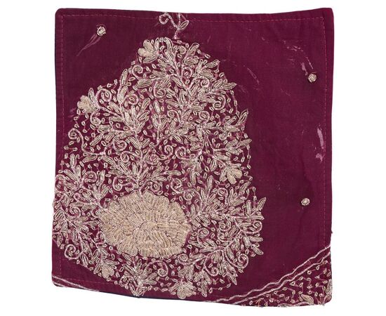 Large embroidery on Bordeaux background - B/172/2 -