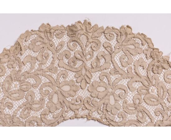 Antique lace collar - B/385 -