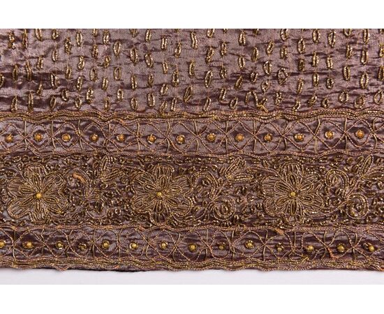 Pair of embroideries on cushions - B/136 -