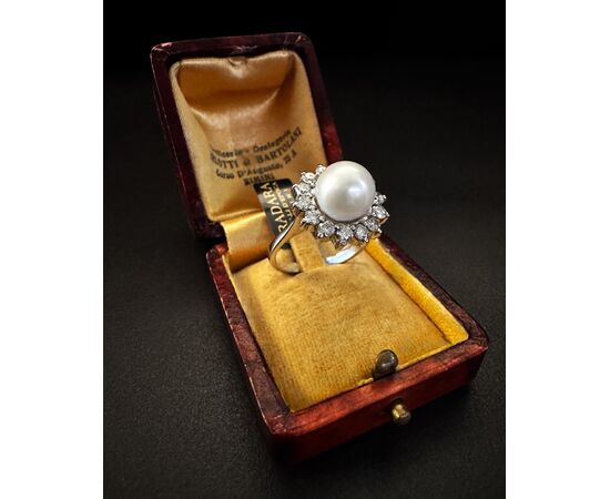 Ring with Pearl and Diamonds