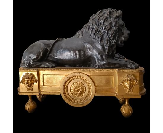 Coppia di leoni in bronzo Impero 1820 con base in bronzo dorato