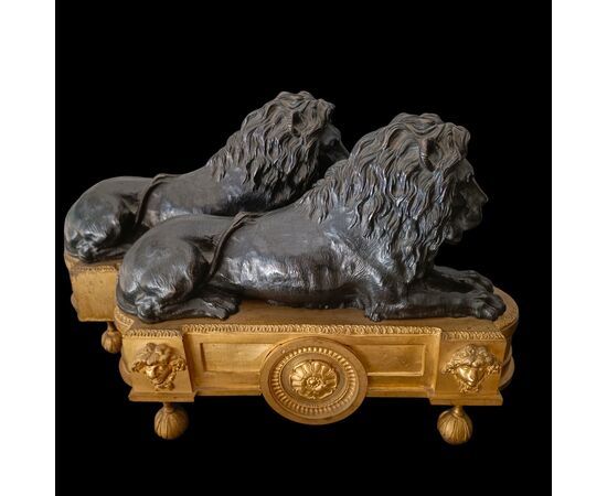 Coppia di leoni in bronzo Impero 1820 con base in bronzo dorato
