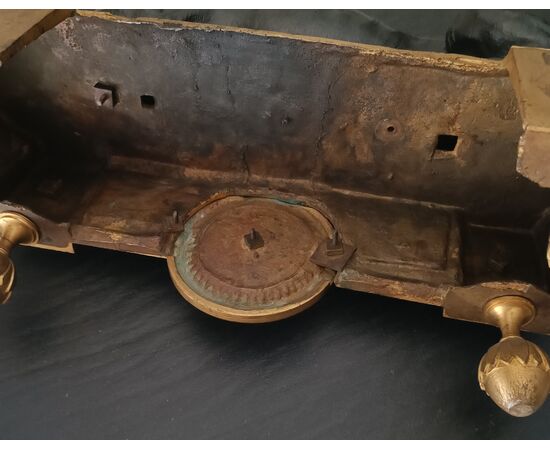 Coppia di leoni in bronzo Impero 1820 con base in bronzo dorato