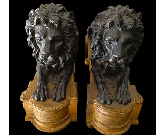 Coppia di leoni in bronzo Impero 1820 con base in bronzo dorato