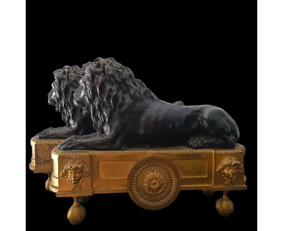 Coppia di leoni in bronzo Impero 1820 con base in bronzo dorato